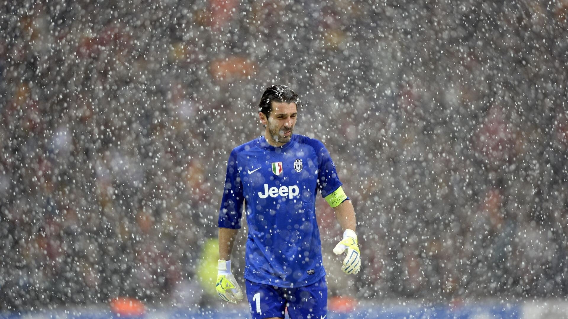 “华金·托比利亚的防守技艺与领导能力,成就美洲狮队的核心防线”